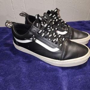 Vans - black leather "Off the Wall"